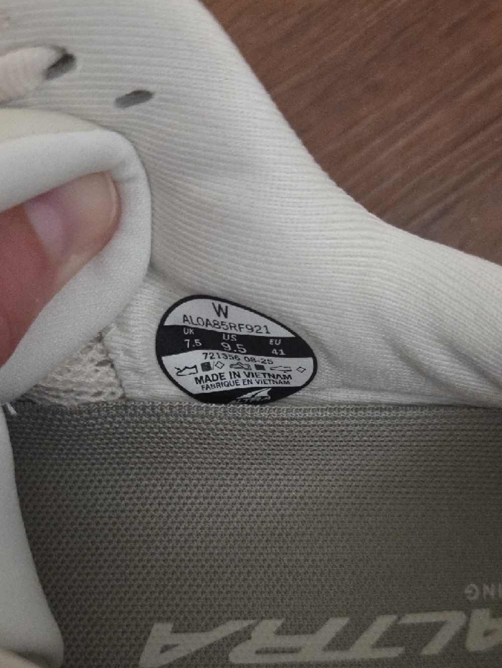Altra Women's Cream/White Neutral Running Shoes NWOT - Picture 4 of 8